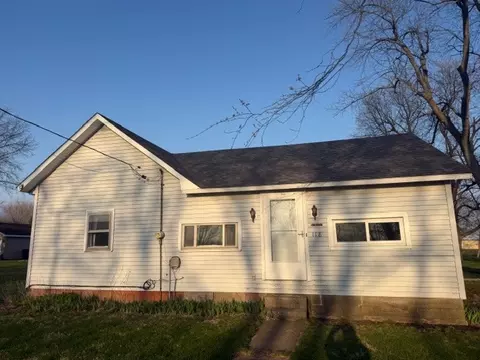 Exterior - 118 S Bloomington St, Dewitt, IL 61735 photo 1 of 2