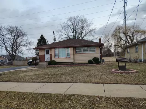 2617 W Greenwood Ave, Waukegan, IL 60087