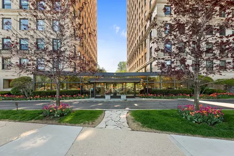 3730 N Lake Shore Dr #11A, Chicago, IL 60613