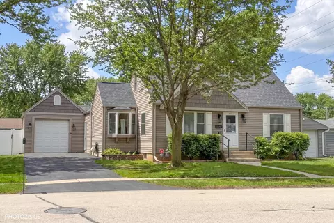 152 Pearl St, Cary, IL 60013