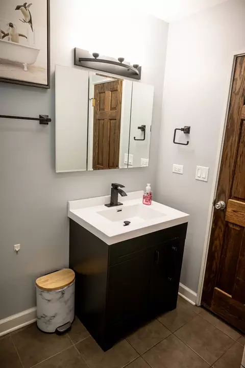 Bath - 340 E Drake Ave, Addison, IL 60101 photo 2 of 5