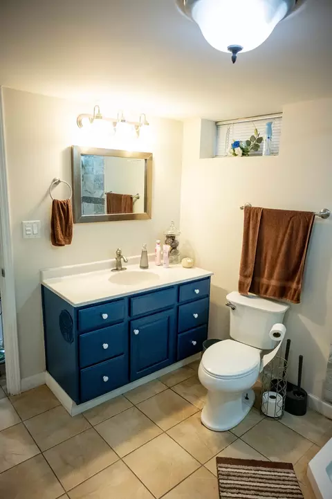 Bath - 340 E Drake Ave, Addison, IL 60101 photo 3 of 5