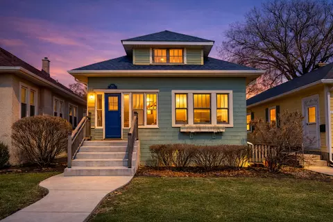 8424 Greenview Ave, Brookfield, IL 60513