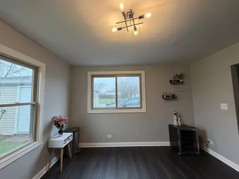 Living - 3617 Coventry Ct, Hazel Crest, IL 60429 photo 4 of 4