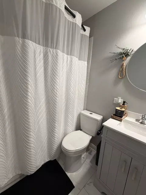 Bath - 3617 Coventry Ct, Hazel Crest, IL 60429 photo 3 of 4