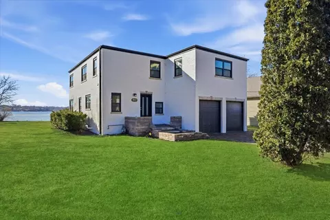 297 E Lakeview Ave, Round Lake Beach, IL 60073