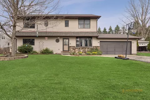 306 Juniper Rd, Island Lake, IL 60042