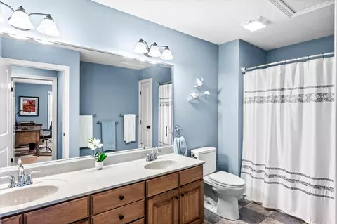 Bath - 1048 Norway Ct, Normal, IL 61761 photo 6 of 7
