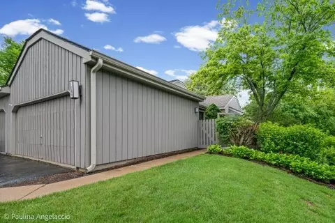 1280 Oak Hill Rd, Lake Barrington, IL 60010