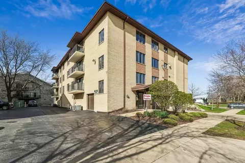 4500 W 93rd St #1D, Oak Lawn, IL 60453