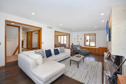 Living - 37 Pendleton Way, Bloomington, IL 61704 photo 9 of 17