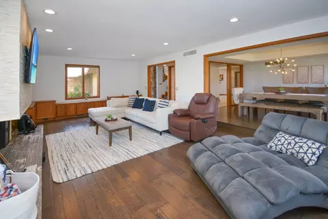 Living - 37 Pendleton Way, Bloomington, IL 61704 photo 10 of 17
