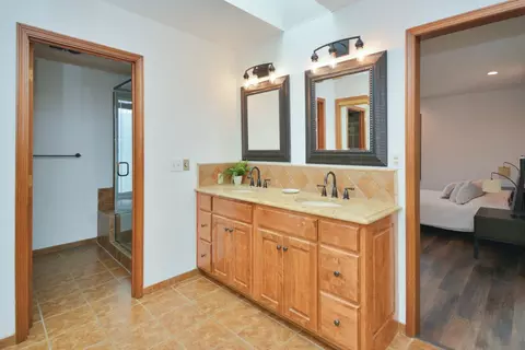 Bath - 37 Pendleton Way, Bloomington, IL 61704 photo 2 of 11
