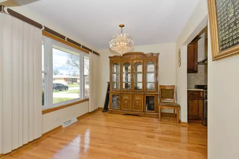 Dining - 8037 Mcvicker Ave, Burbank, IL 60459 photo 1 of 2
