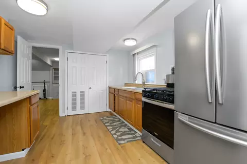 Kitchen - 8037 Mcvicker Ave, Burbank, IL 60459 photo 4 of 5