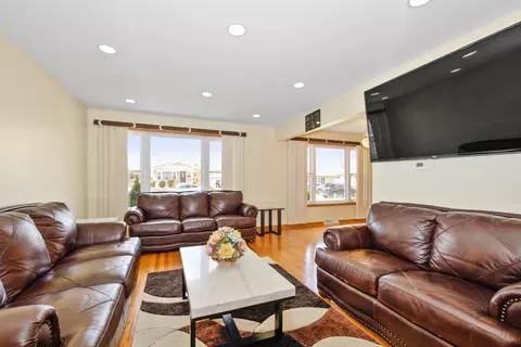 Living - 8037 Mcvicker Ave, Burbank, IL 60459 photo 1 of 2