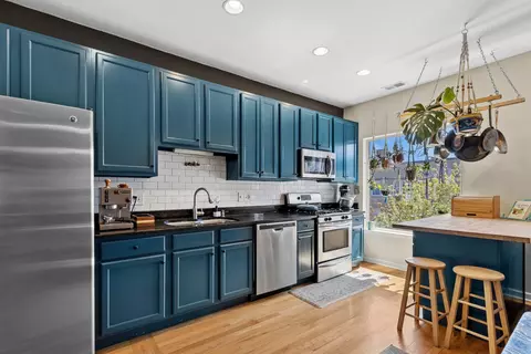 Kitchen - 1622 W Juneway Ter #3E, Chicago, IL 60626 photo 3 of 3
