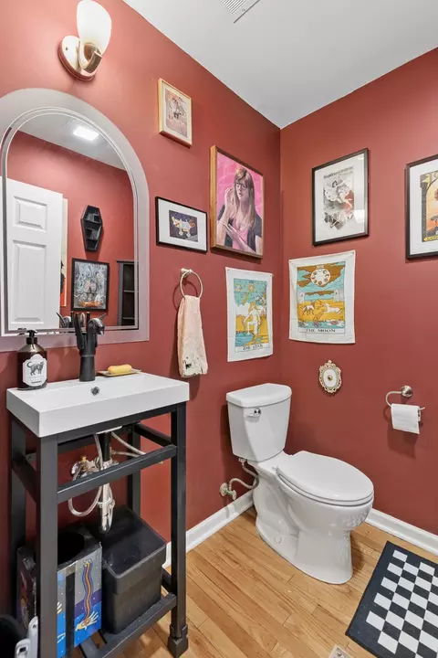 Bath - 1622 W Juneway Ter #3E, Chicago, IL 60626 photo 2 of 2