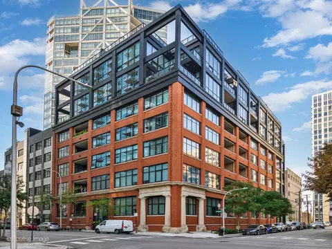 676 N Kingsbury St #104, Chicago, IL 60654
