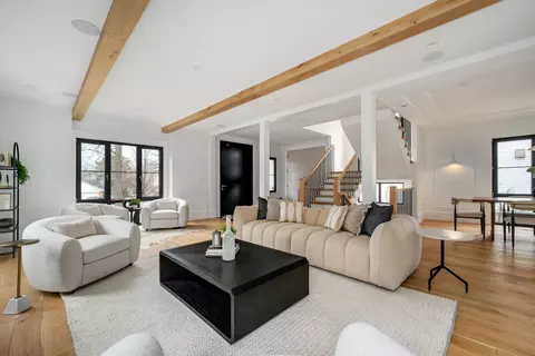 Living - 476 Park Ave, Glencoe, IL 60022 photo 2 of 6
