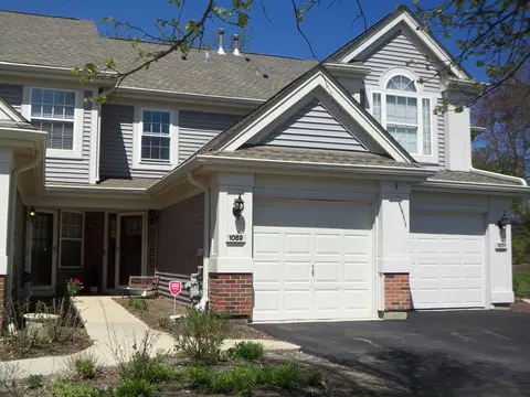 1069 Talbots Ln #105, Elk Grove Village, IL 60007