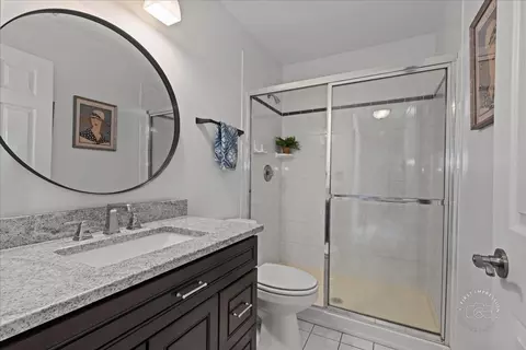 Bath - 2138 Derby Ct, Wheaton, IL 60189 photo 4 of 4