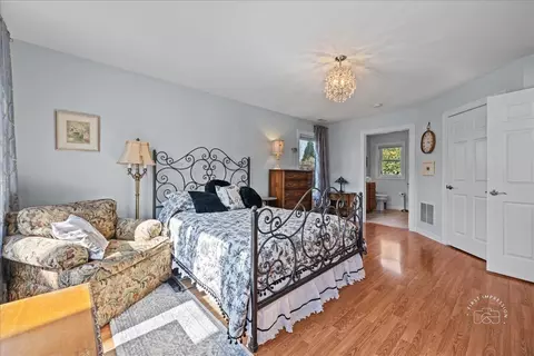 Bedroom - 2138 Derby Ct, Wheaton, IL 60189 photo 2 of 4