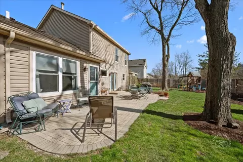 Exterior - 2138 Derby Ct, Wheaton, IL 60189 photo 4 of 5