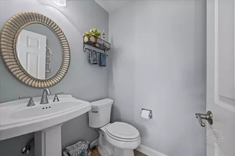 Bath - 2138 Derby Ct, Wheaton, IL 60189 photo 2 of 4