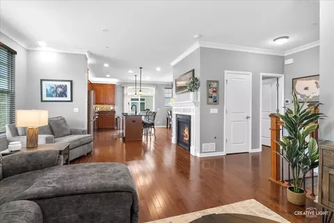 Entry Way - 409 Lexington Ln, Rolling Meadows, IL 60008 photo 1 of 2