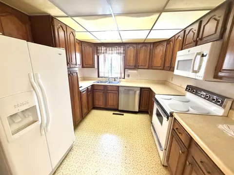 Kitchen - 408 E Croan St, Irvington, IL 62848 photo 1 of 1