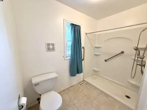 Bath - 408 E Croan St, Irvington, IL 62848 photo 1 of 1
