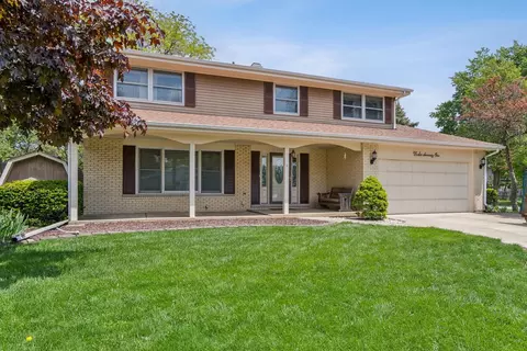 5 S671 Park Meadow Dr, Naperville, IL 60540