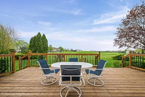 Exterior - 1713 Edgewood Dr, Algonquin, IL 60102 photo 5 of 12