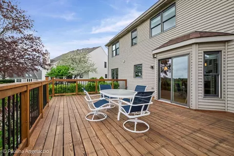 Exterior - 1713 Edgewood Dr, Algonquin, IL 60102 photo 4 of 12