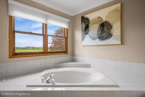Bath - 1713 Edgewood Dr, Algonquin, IL 60102 photo 4 of 5
