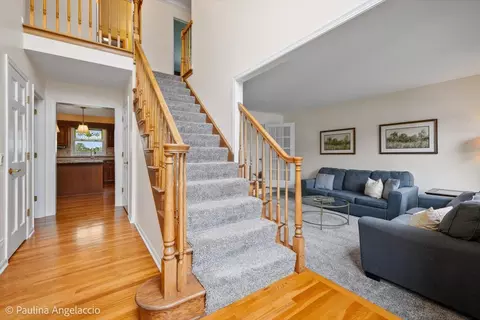 Entry Way - 1713 Edgewood Dr, Algonquin, IL 60102 photo 3 of 4