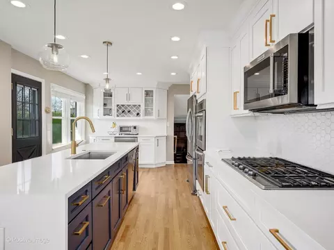 Kitchen - 452 E Adams St, Elmhurst, IL 60126 photo 3 of 4