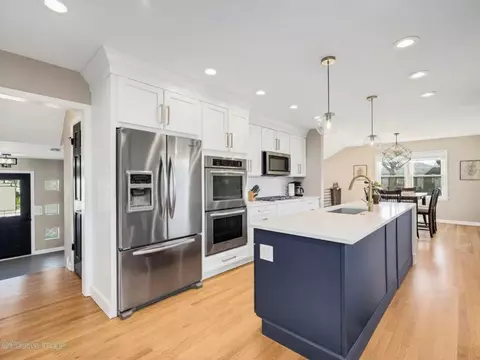 Kitchen - 452 E Adams St, Elmhurst, IL 60126 photo 2 of 4