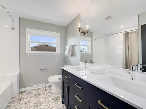 Bath - 452 E Adams St, Elmhurst, IL 60126 photo 3 of 3