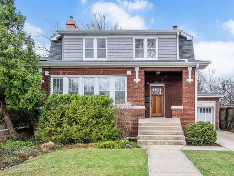 1043 N Grove Ave, Oak Park, IL 60302