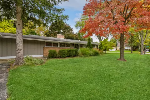 505 S Butterfield Rd, Libertyville, IL 60048