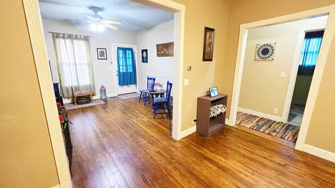 Entry Way - 322 Linden Ave, Centralia, IL 62801 photo 2 of 2