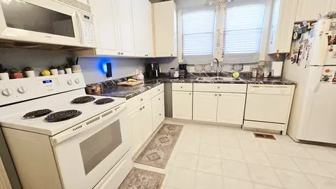 Kitchen - 322 Linden Ave, Centralia, IL 62801 photo 2 of 3
