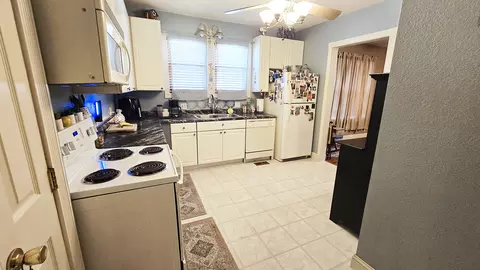 Kitchen - 322 Linden Ave, Centralia, IL 62801 photo 3 of 3