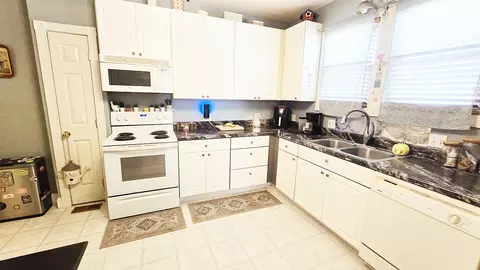 Kitchen - 322 Linden Ave, Centralia, IL 62801 photo 1 of 3