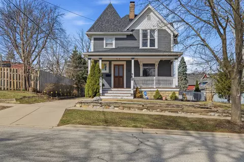 410 Standish St, Elgin, IL 60123