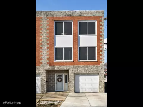 550 W 45th St, Chicago, IL 60609