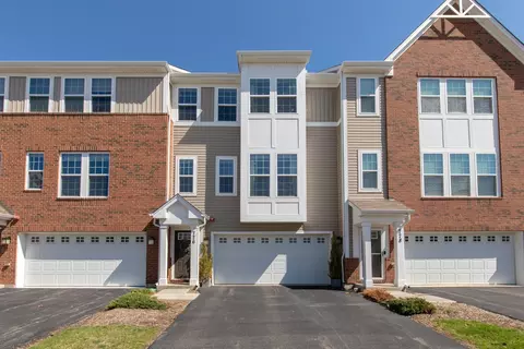 776 Rockwell Ln, Des Plaines, IL 60016