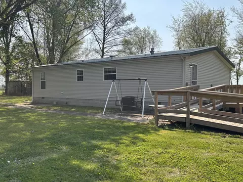 Exterior - 15662 E Nolan Rd, Mount Vernon, IL 62864 photo 11 of 15